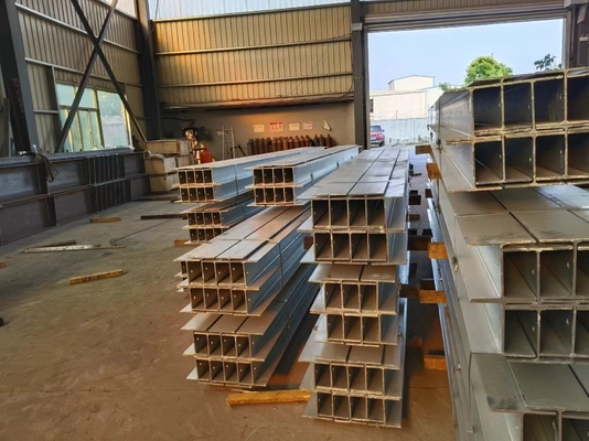 การปรับแต่ง Hot Dip Galvanized C Section Roof Purlins รางช่องสําหรับการก่อสร้าง