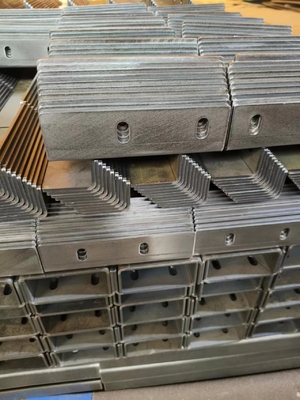 6 มิลลิเมตร แคลนบอนกรีต Sleeper Fence Bracket สําหรับรถไฟฟ้า OEM