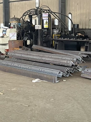Lintels สแตนเลสหมองหมุนร้อน ที่สมบูรณ์แบบสําหรับโครงสร้างที่อยู่อาศัย / การค้าที่แข็งแกร่ง