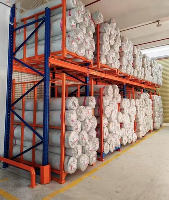 การดําเนินงานของคลังสินค้าที่เรียบง่าย ระบบวาง pallet ลึกสองครั้ง พร้อมการประกอบที่จําเป็นและตู้ชั้นเหล็ก